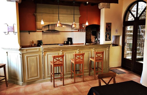 Cordes-sur-Ciel House | Holiday Home 'La Maison De Traverse' with Private Terrace, Wi-Fi and Air Conditioning