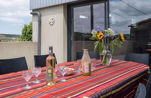 La Digne-d'Aval House | Holiday Home 'La Cave De Lami Vue Sur Vignoble' with Private Pool, Private Terrace and Wi-Fi