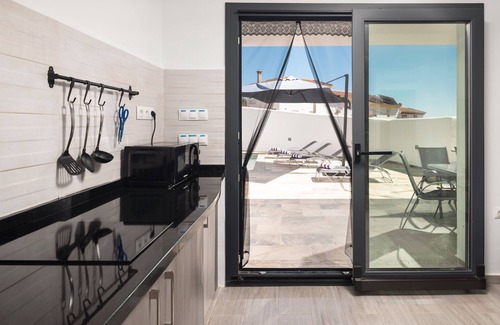 Mondron House | Holiday Home 'La Fuente' with Private Pool, Wi-Fi and Air Conditioning