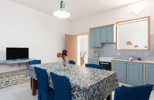 Castelluzzo House | Holiday Home 'La Giummarra' with Mountain View, Wi-Fi and Air Conditioning