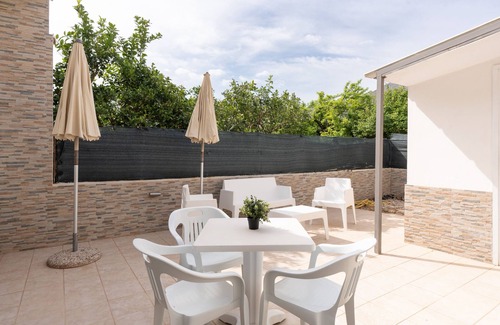 Castelluzzo House | Holiday Home 'La Giummarra' with Mountain View, Wi-Fi and Air Conditioning