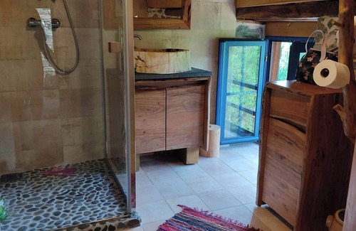 Saint-Lary House | Holiday Home 'La Grange De L'ours' with Mountain View, Private Terrace and Wi-Fi