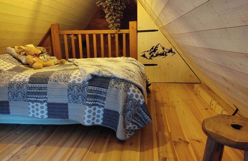 Saint-Lary House | Holiday Home 'La Grange De L'ours' with Mountain View, Private Terrace and Wi-Fi
