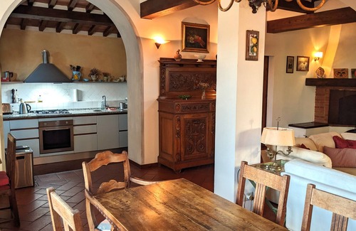 Le Piazze Villa | Holiday Home La Limonaia - Lovely restored baronial guesthouse