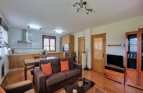 Ardisana House | Holiday Home La Llosa de Ardisana