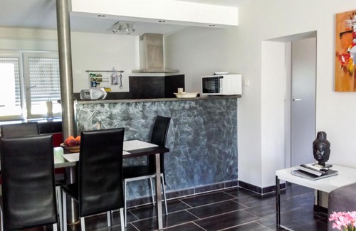Tarascon House | Holiday Home La Maison dans les Oliviers by Interhome