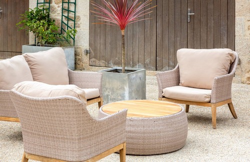 Nevez House | Holiday Home 'La Maison Des Gardes Du Hénan' with Private Terrace, Private Garden and Wi-Fi
