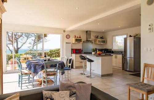 Plouarzel House | Holiday Home La maison de Toul an Dour by Interhome