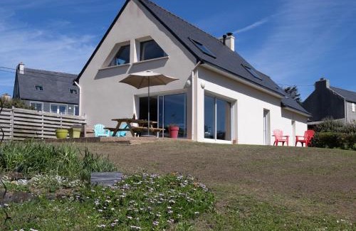 Plouarzel House | Holiday Home La maison de Toul an Dour by Interhome