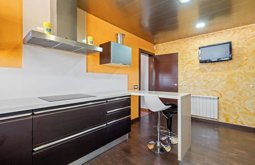 Albinyana House | Holiday Home 'La Mediterranea Village' with Mountain View, Wi-Fi and Air Conditioning
