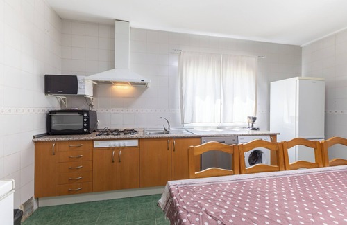 Burgohondo House | Holiday Home 'La Nave De Gredos' with Mountain View, Pool and Air Conditioning