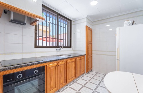 Alzira House | Holiday Home 'La Solana 14' with Shared Terrace, Wi-Fi and Air Conditioning