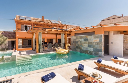 Skradin Villa | Holiday Home La Verna with Pool