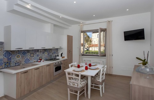 San Lazzaro House | Holiday Home 'La Via Delle Stelle' with Mountain View, Wi-Fi and Air Conditioning