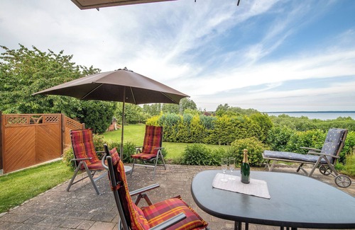 Rampe House | Holiday Home 'Large holiday home with lake view' with private terrace and Wi-Fi