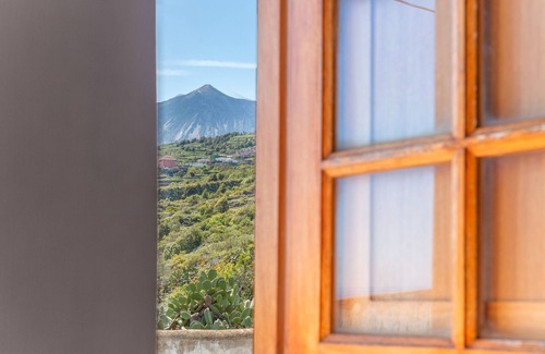 Garachico House | Holiday Home "Las Casas del Bisa" with Mountain View & Terrace in Garachico