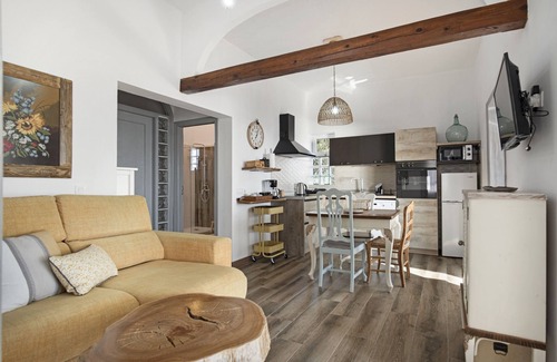 Jedey House | Holiday Home 'Las Golondrinas' with Sea View, Wi-Fi and Air Conditioning