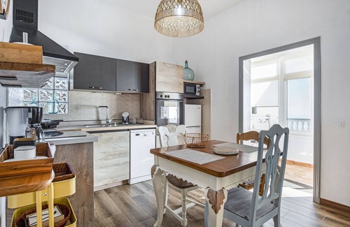 Jedey House | Holiday Home 'Las Golondrinas' with Sea View, Wi-Fi and Air Conditioning