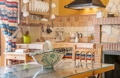 Hinojares House | Holiday Home 'Lavanda' with Mountain View, Wi-Fi and Air Conditioning