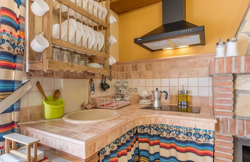 Hinojares House | Holiday Home 'Lavanda' with Mountain View, Wi-Fi and Air Conditioning