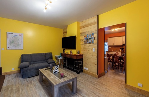 Entremont House | Holiday Home 'Le Bouquetin' with Mountain View, Private Terrace and Balcony