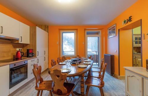 Entremont House | Holiday Home 'Le Bouquetin' with Mountain View, Private Terrace and Balcony