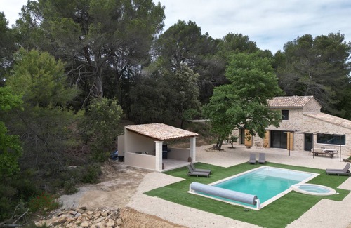 Piegon House | Holiday Home 'Le Cabanon De Piégon' with Private Pool, Wi-Fi and Air Conditioning