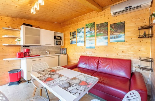 Route d'Arles House | Holiday Home 'Le Chalet Houda Et Spa En Option' with Private Pool and Air Conditioning