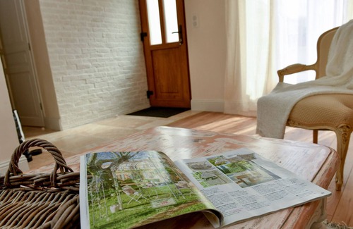 Verneuil House | Holiday Home 'Le Clos Des Voisins' with Private Terrace, Private Garden and Wi-Fi