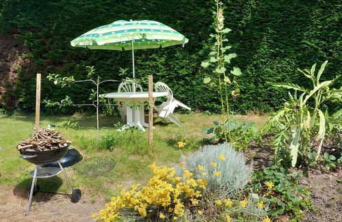 Matignon House | Holiday Home 'Le Clos Nalet' with Shared Garden