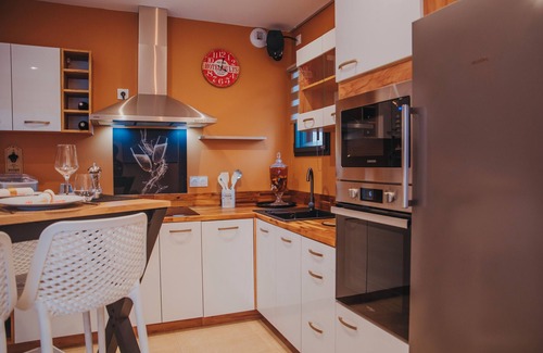 Camors House | Holiday Home 'Le Desirella' with Private Terrace, Wi-Fi and Air Conditioning