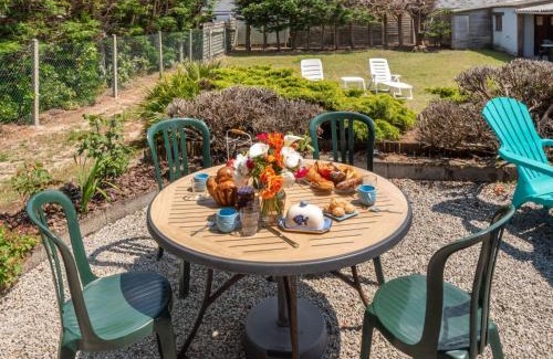 Hauteville-sur-Mer House | Holiday Home Les Mouettes by Interhome