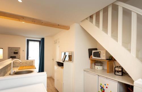 Le Vivier-sur-Mer House | Holiday Home Les Liesses by Interhome