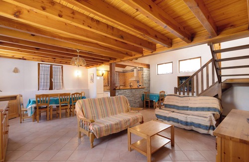 La Llagonne House | Holiday Home Le Galbe - 4 Bedrooms with Garden and Garage, Ideal for a Family Vacation