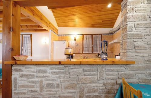 La Llagonne House | Holiday Home Le Galbe - 4 Bedrooms with Garden and Garage, Ideal for a Family Vacation