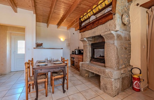 Porspoder House | Holiday Home 'Le Gîte Bleu 2' with Private Terrace and Shared Garden