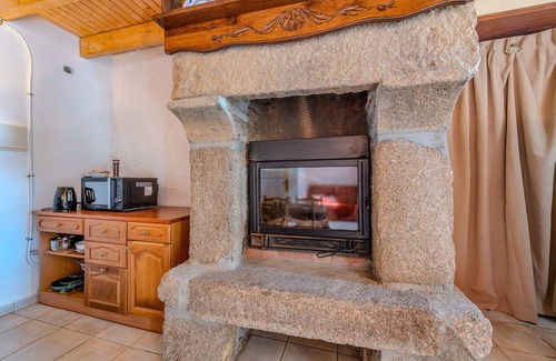 Porspoder House | Holiday Home 'Le Gîte Bleu 2' with Private Terrace and Shared Garden