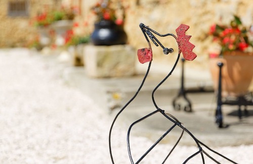 Monlezun House | Holiday Home 'Le Guitou' with Private Terrace, Private Garden and Wi-Fi