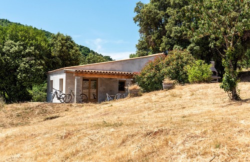 Rieussec House | Holiday Home 'Le Percheron, Le Pont De Calmel' with Mountain View, Shared Pool and Private Terrace