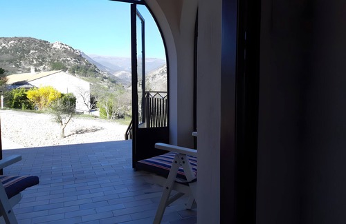 Condorcet House | Holiday Home 'Le Petit Tilleul' with Mountain View, Wi-Fi and Air Conditioning