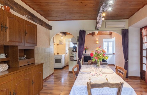 Gravieres House | Holiday Home 'Le Pigeonnier' with Mountain View, Shared Pool and Air Conditioning