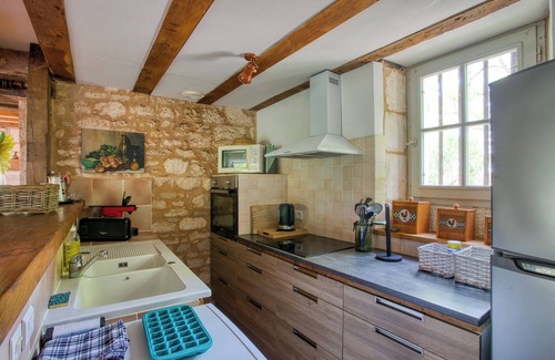 Mayac House | Holiday Home 'Le Pigeonnier' with Shared Pool, Wi-Fi and Air Conditioning