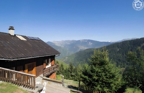 Vallees d'Aigueblanche House | Holiday Home 'Le Plan Du Fruit' with Mountain View, Private Terrace and Private Garden