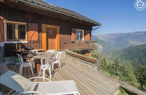 Vallees d'Aigueblanche House | Holiday Home 'Le Plan Du Fruit' with Mountain View, Private Terrace and Private Garden