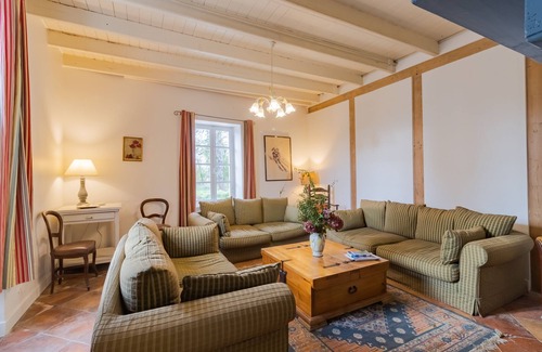 Castillonnes House | Holiday Home "Le Presbytère de Pompiac" with Private Pool, Air Conditioning & Wi-Fi