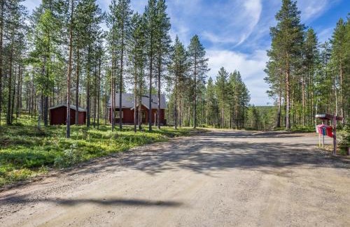 Akaslompolo House | Holiday Home Lemmenlaakso by Interhome