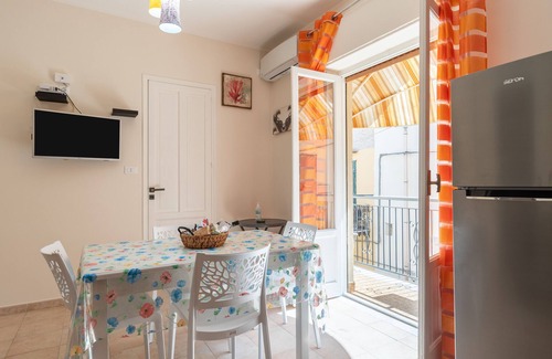 Porticello House | Holiday Home 'Leondoro - Pirandello' with Balcony & Wi-Fi