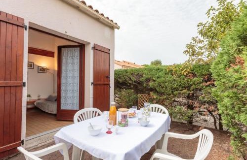 Les Mathes House | Holiday Home Les Charmilles-10 by Interhome