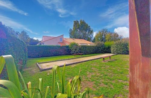 Les Mathes House | Holiday Home Les Charmilles-6 by Interhome