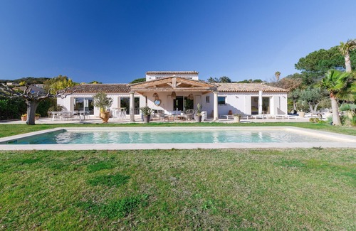 Sainte-Maxime - Saint-Tropez Villa | Holiday Home 'Les Lavandes' with Private Garden, Wi-Fi and Air Conditioning